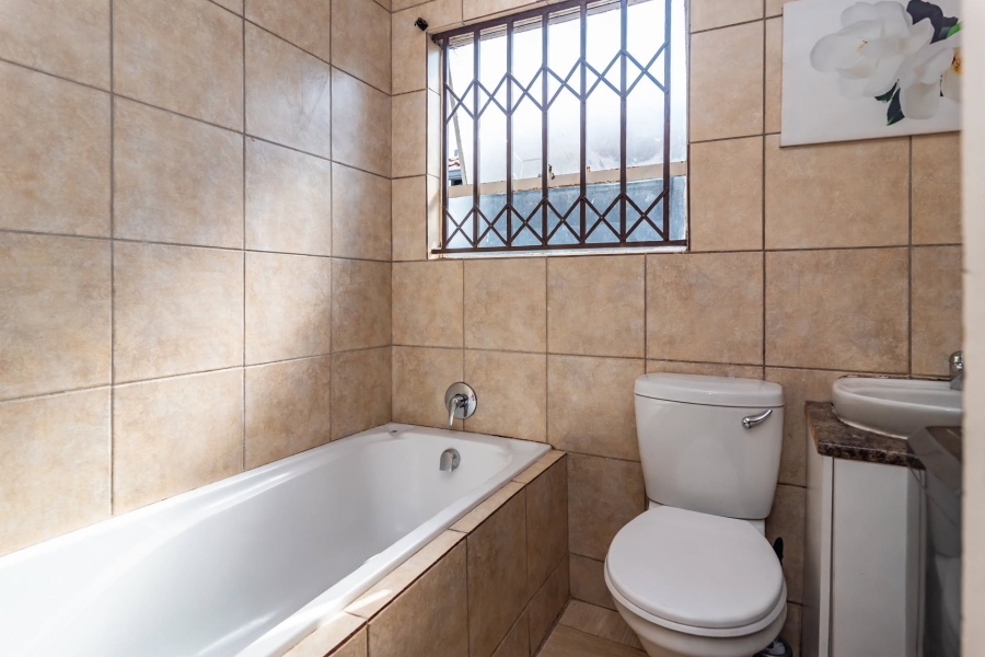 2 Bedroom Property for Sale in Fleurhof Gauteng