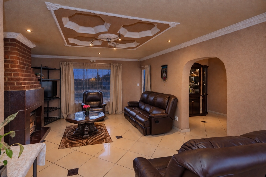 4 Bedroom Property for Sale in Fleurhof Gauteng