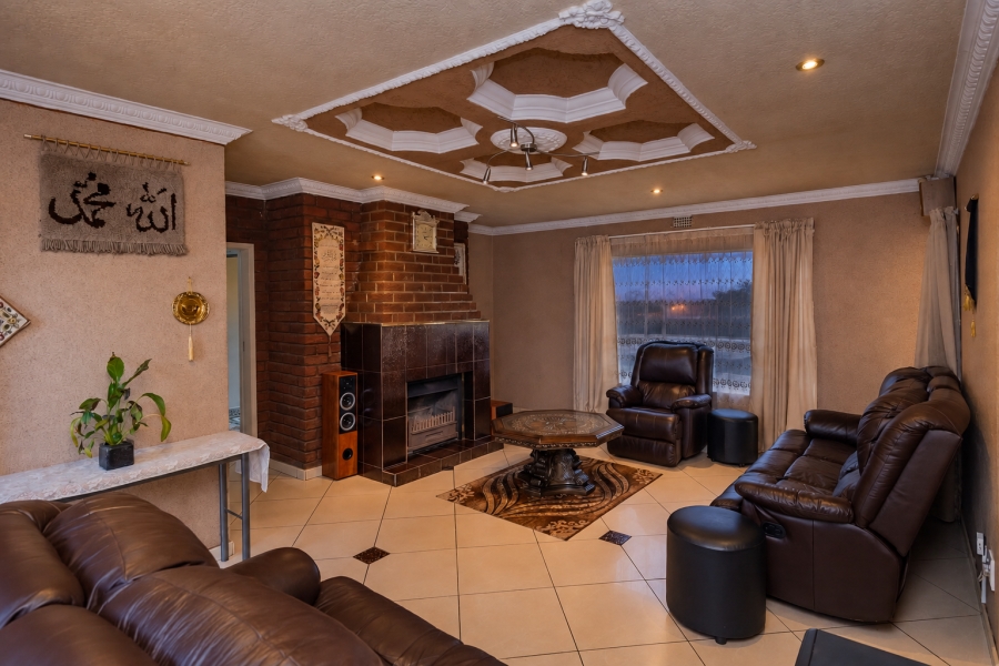 4 Bedroom Property for Sale in Fleurhof Gauteng