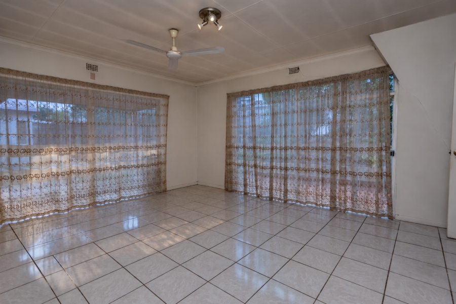 4 Bedroom Property for Sale in Fleurhof Gauteng