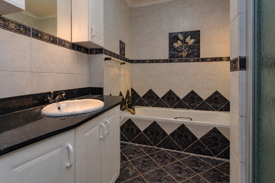 4 Bedroom Property for Sale in Fleurhof Gauteng