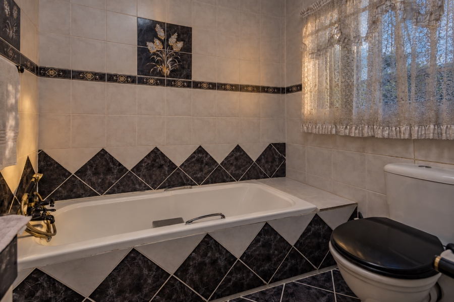 4 Bedroom Property for Sale in Fleurhof Gauteng