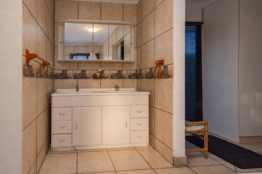 4 Bedroom Property for Sale in Fleurhof Gauteng