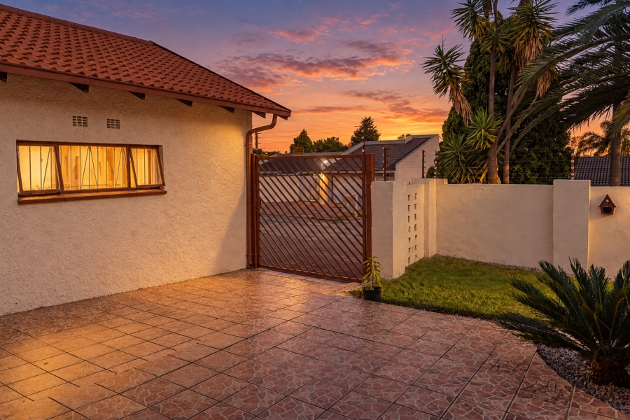 4 Bedroom Property for Sale in Fleurhof Gauteng