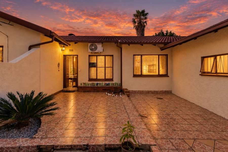 4 Bedroom Property for Sale in Fleurhof Gauteng