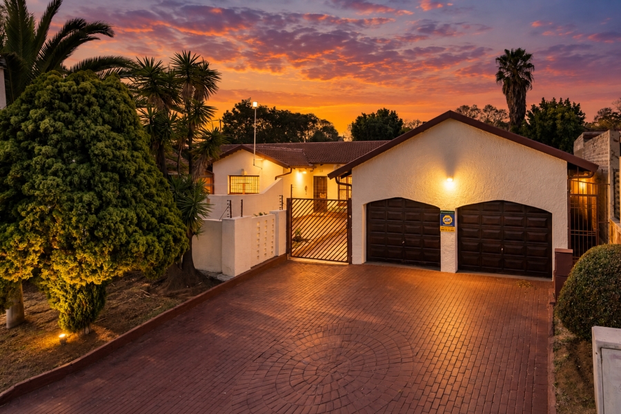 4 Bedroom Property for Sale in Fleurhof Gauteng