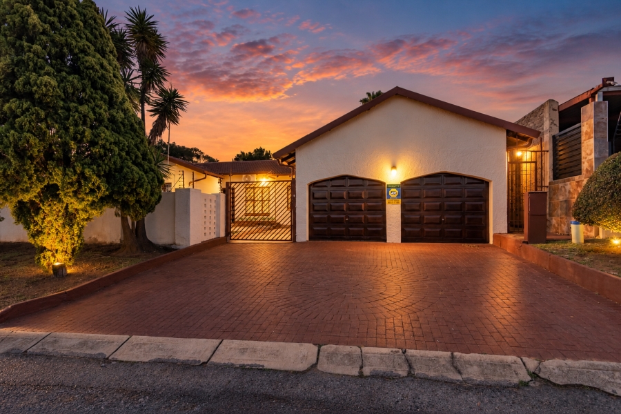 4 Bedroom Property for Sale in Fleurhof Gauteng