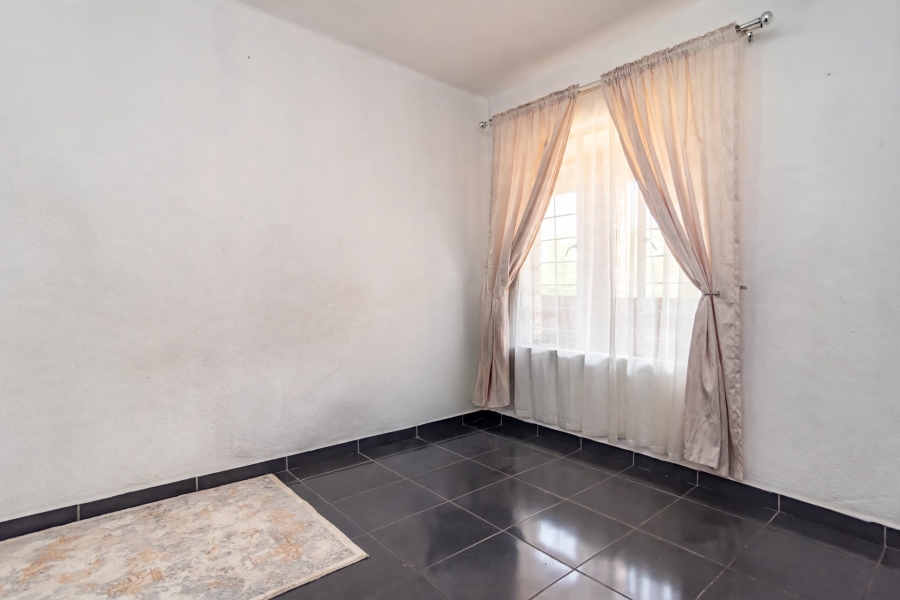 2 Bedroom Property for Sale in Wilro Park Gauteng