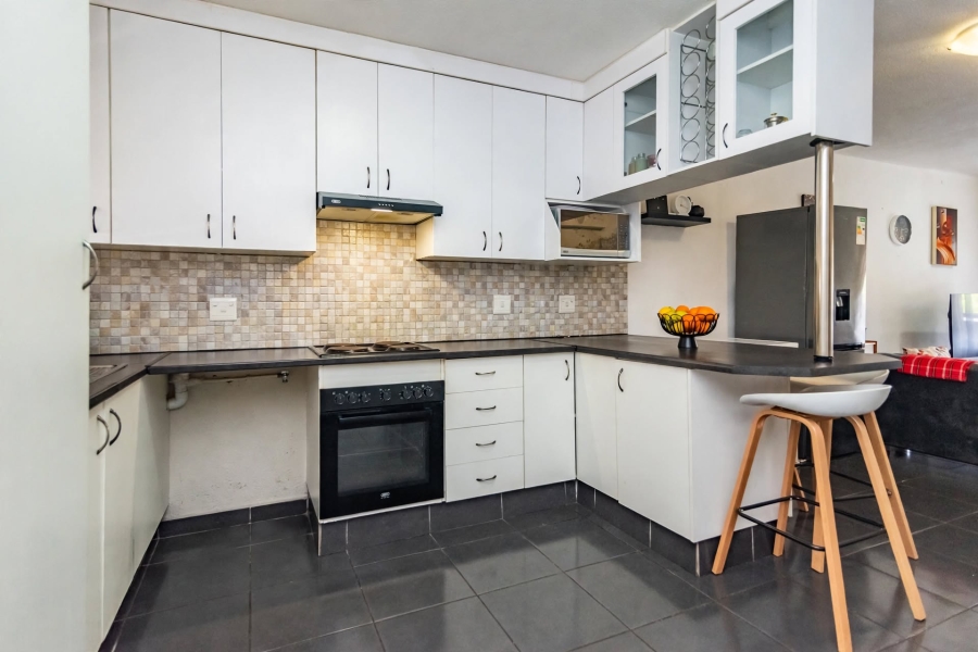 2 Bedroom Property for Sale in Wilro Park Gauteng