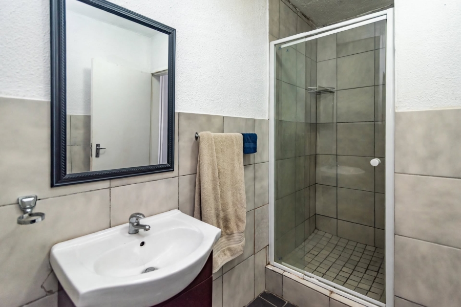 2 Bedroom Property for Sale in Wilro Park Gauteng