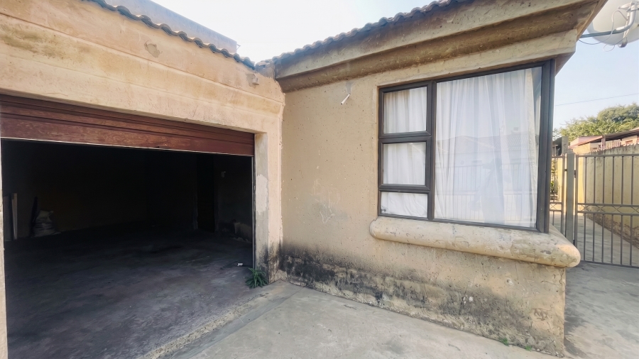 6 Bedroom Property for Sale in Klipfontein View Gauteng