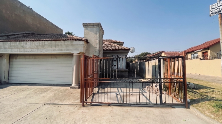 6 Bedroom Property for Sale in Klipfontein View Gauteng