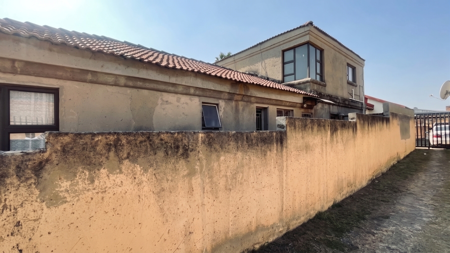 6 Bedroom Property for Sale in Klipfontein View Gauteng