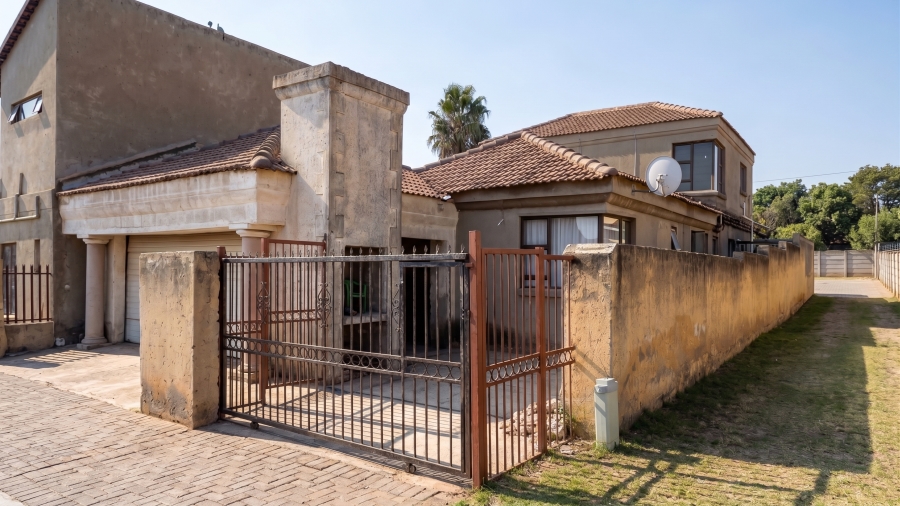 6 Bedroom Property for Sale in Klipfontein View Gauteng