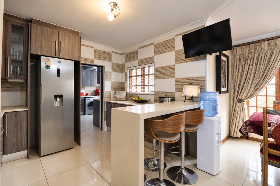 5 Bedroom Property for Sale in Blue Hills Gauteng