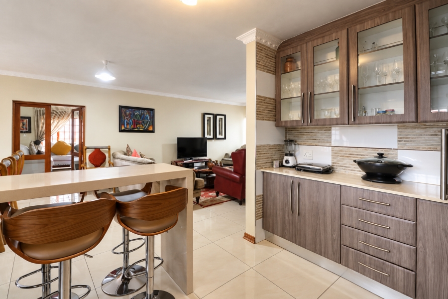 5 Bedroom Property for Sale in Blue Hills Gauteng