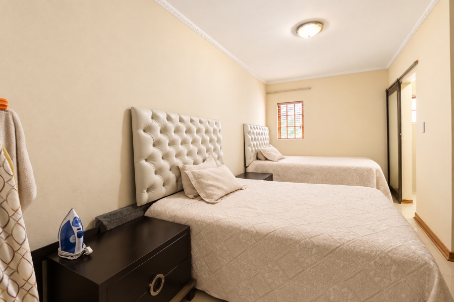 5 Bedroom Property for Sale in Blue Hills Gauteng