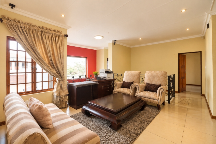 5 Bedroom Property for Sale in Blue Hills Gauteng