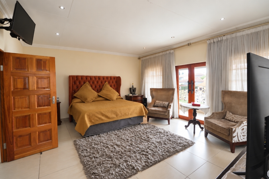 5 Bedroom Property for Sale in Blue Hills Gauteng
