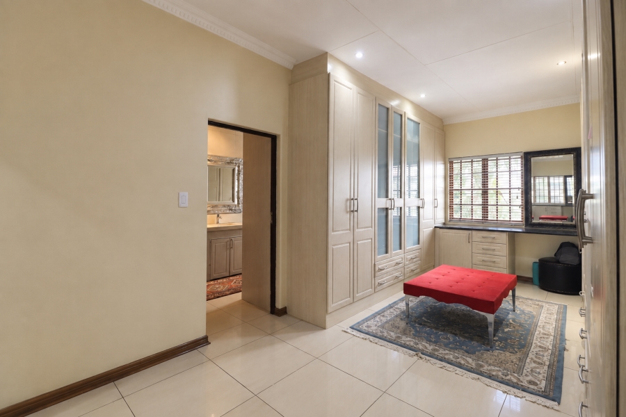 5 Bedroom Property for Sale in Blue Hills Gauteng
