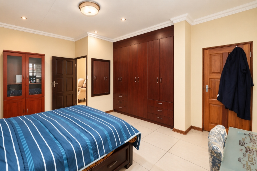 5 Bedroom Property for Sale in Blue Hills Gauteng