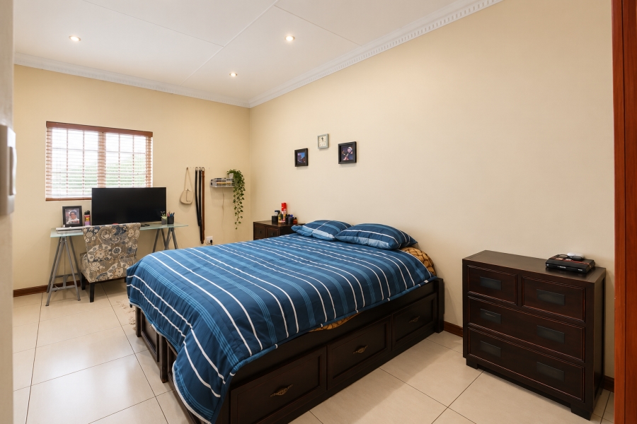 5 Bedroom Property for Sale in Blue Hills Gauteng