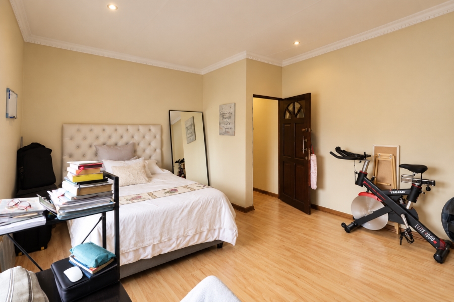 5 Bedroom Property for Sale in Blue Hills Gauteng