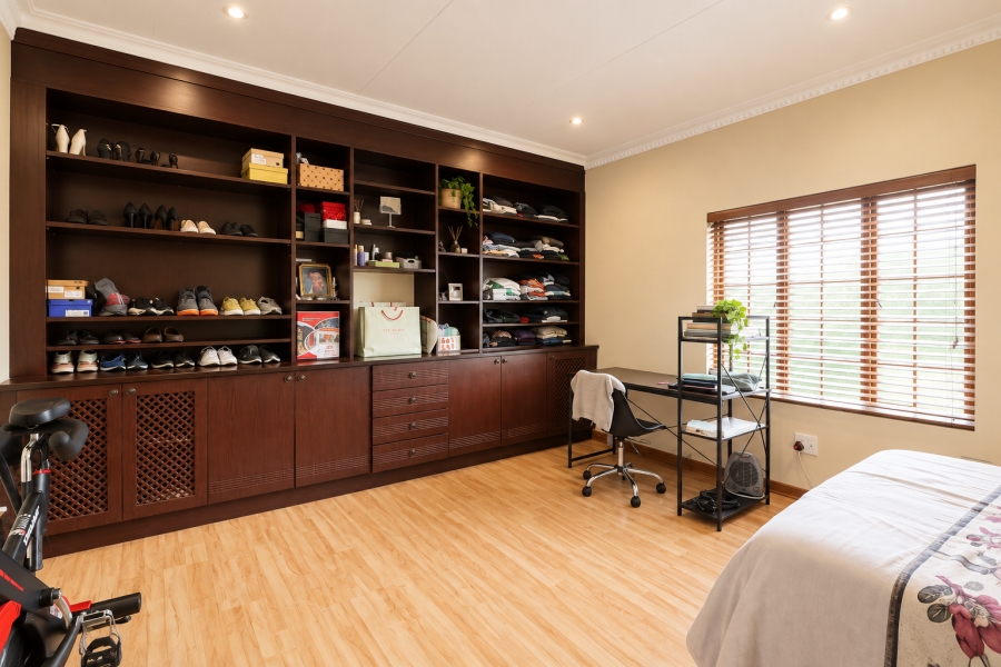 5 Bedroom Property for Sale in Blue Hills Gauteng