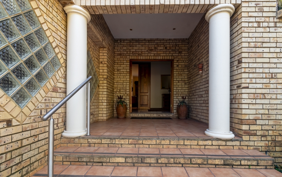 4 Bedroom Property for Sale in Waterkloof Ridge Gauteng