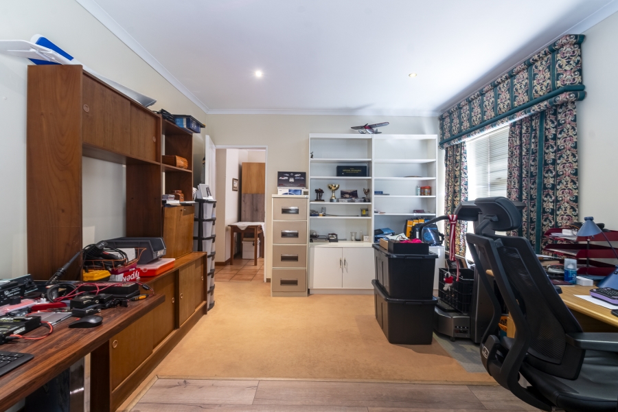 4 Bedroom Property for Sale in Waterkloof Ridge Gauteng