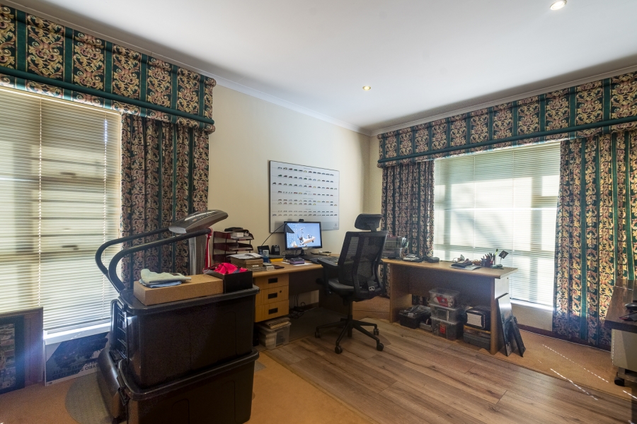 4 Bedroom Property for Sale in Waterkloof Ridge Gauteng