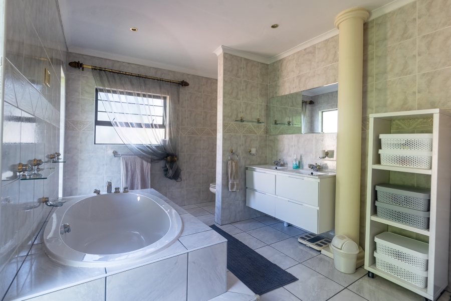 4 Bedroom Property for Sale in Waterkloof Ridge Gauteng