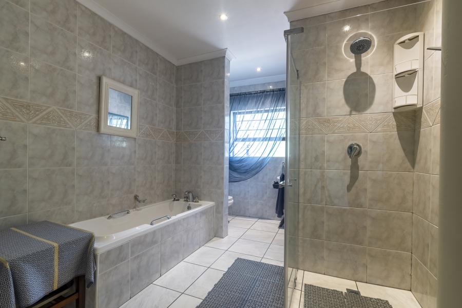 4 Bedroom Property for Sale in Waterkloof Ridge Gauteng