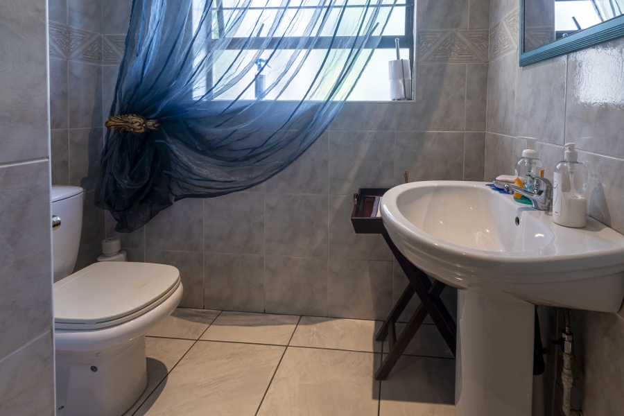 4 Bedroom Property for Sale in Waterkloof Ridge Gauteng