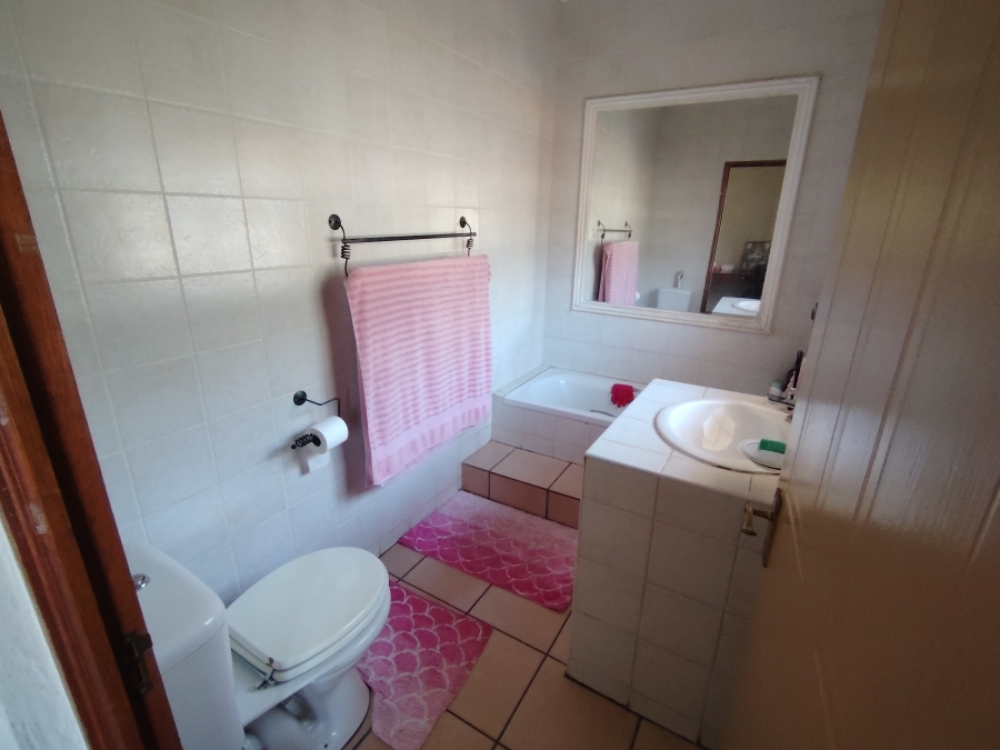 4 Bedroom Property for Sale in Kameeldrift East Gauteng
