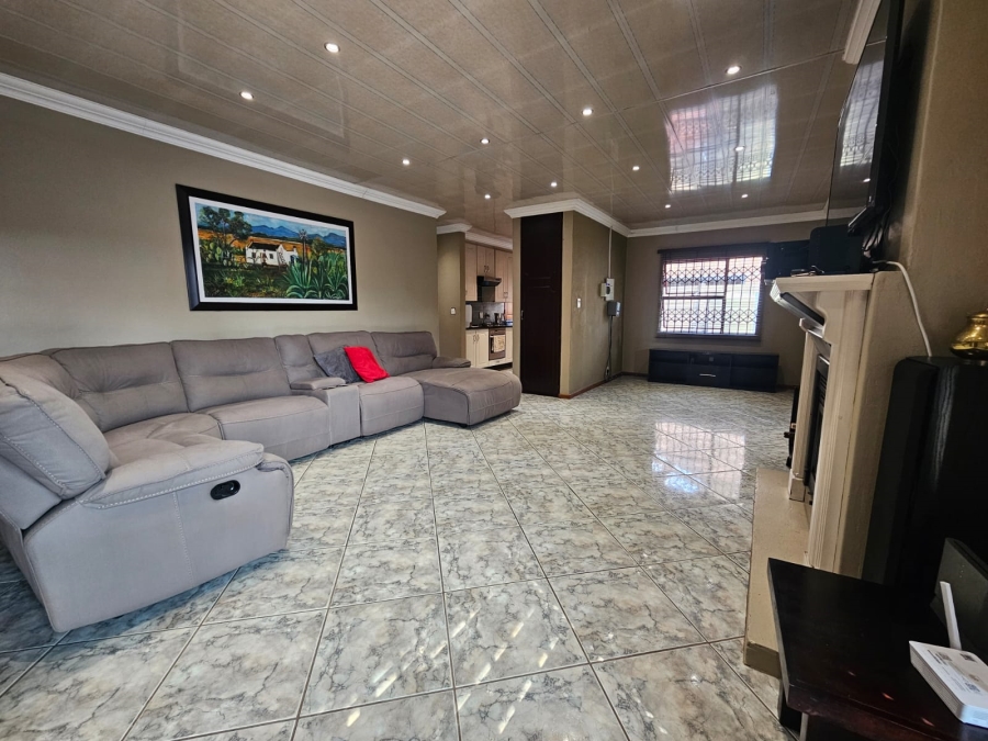 4 Bedroom Property for Sale in Theresa Park Gauteng