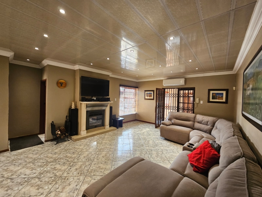 4 Bedroom Property for Sale in Theresa Park Gauteng