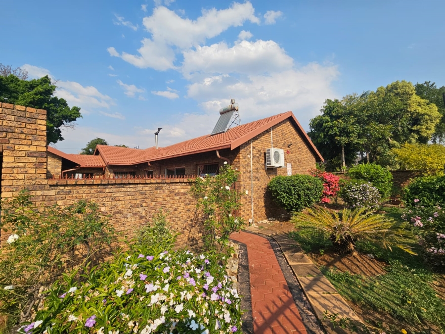 4 Bedroom Property for Sale in Theresa Park Gauteng