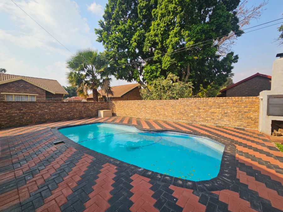 4 Bedroom Property for Sale in Theresa Park Gauteng