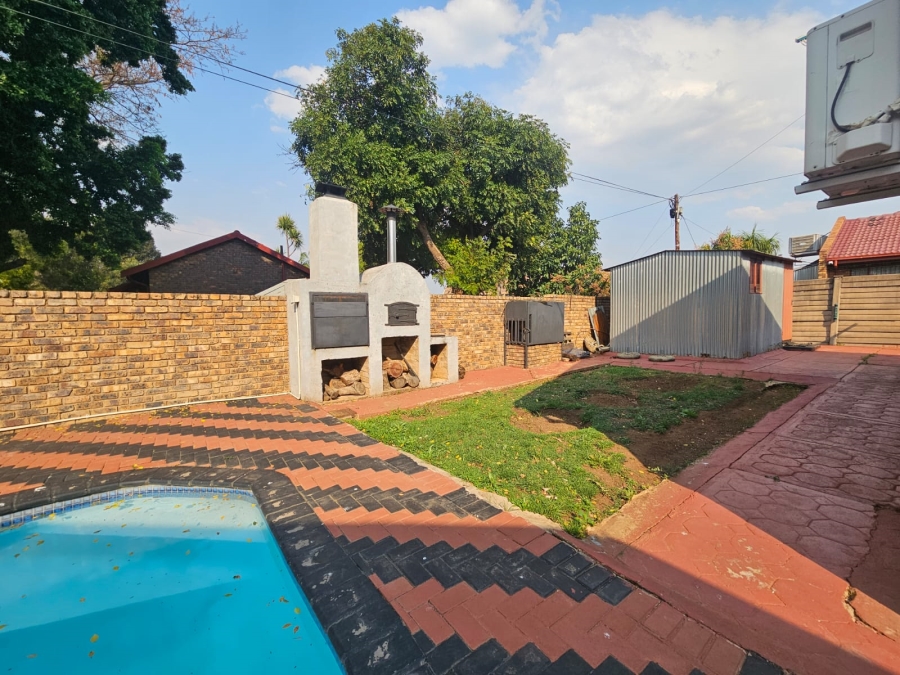 4 Bedroom Property for Sale in Theresa Park Gauteng