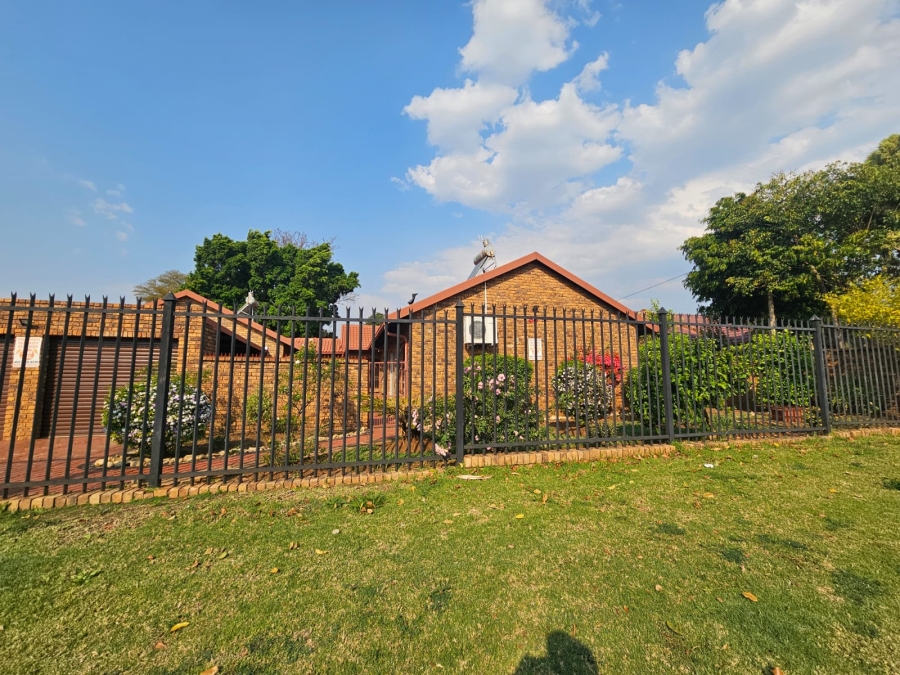 4 Bedroom Property for Sale in Theresa Park Gauteng