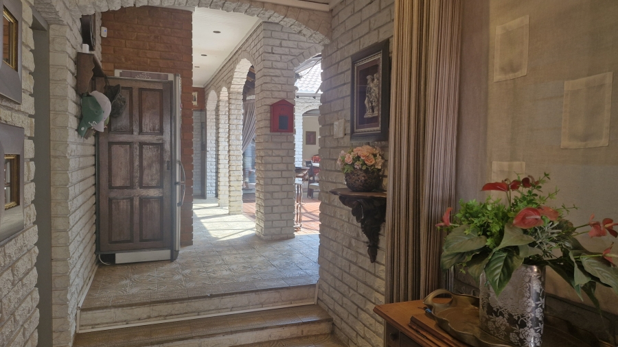 5 Bedroom Property for Sale in Eldoraigne Gauteng