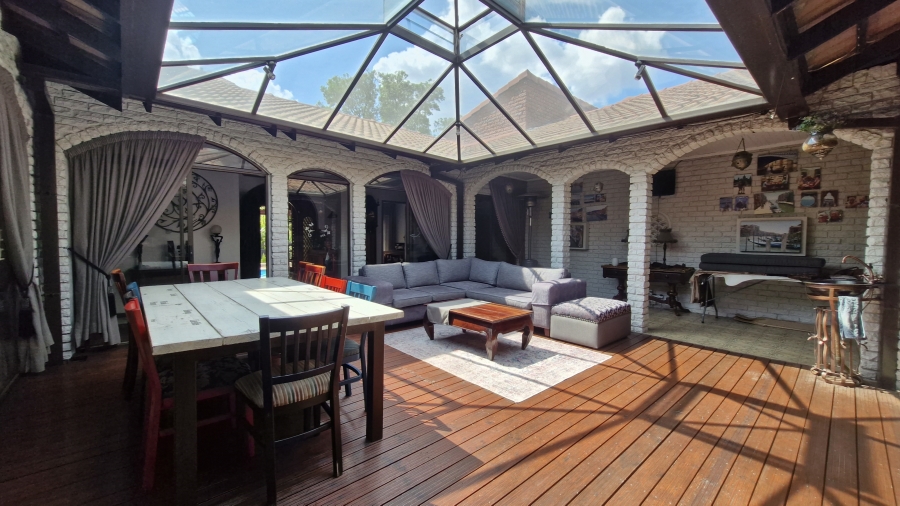 5 Bedroom Property for Sale in Eldoraigne Gauteng