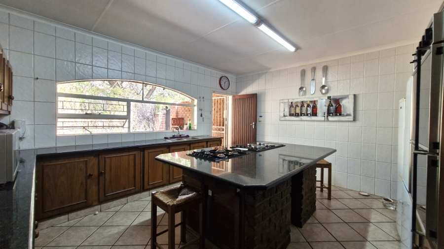 5 Bedroom Property for Sale in Eldoraigne Gauteng