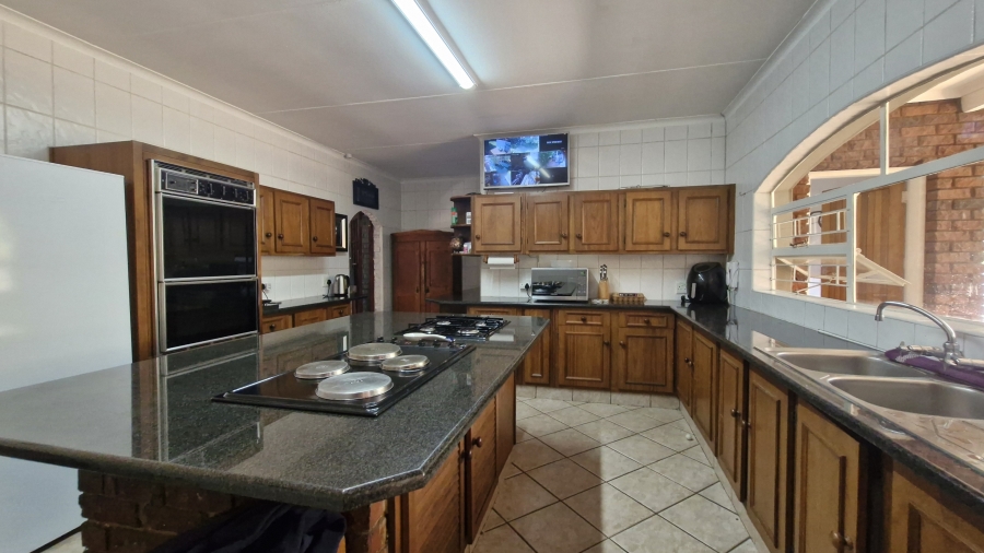 5 Bedroom Property for Sale in Eldoraigne Gauteng