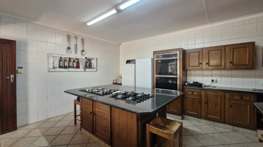 5 Bedroom Property for Sale in Eldoraigne Gauteng