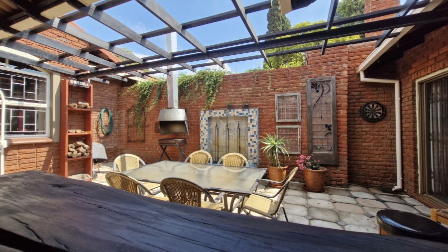 5 Bedroom Property for Sale in Eldoraigne Gauteng