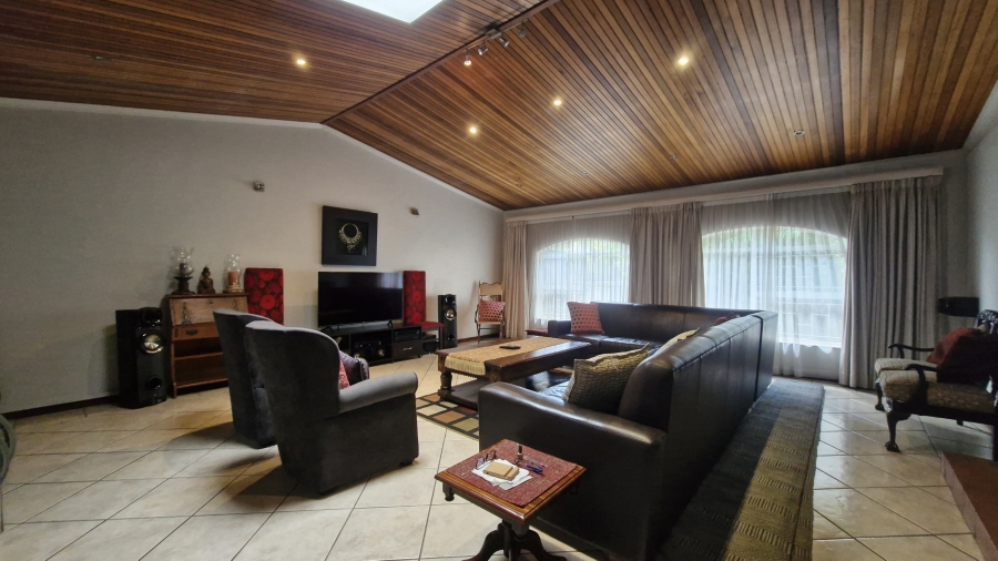 5 Bedroom Property for Sale in Eldoraigne Gauteng