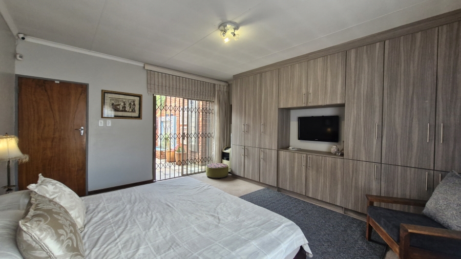5 Bedroom Property for Sale in Eldoraigne Gauteng