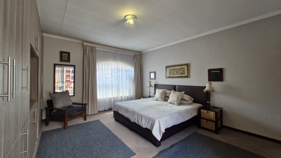 5 Bedroom Property for Sale in Eldoraigne Gauteng